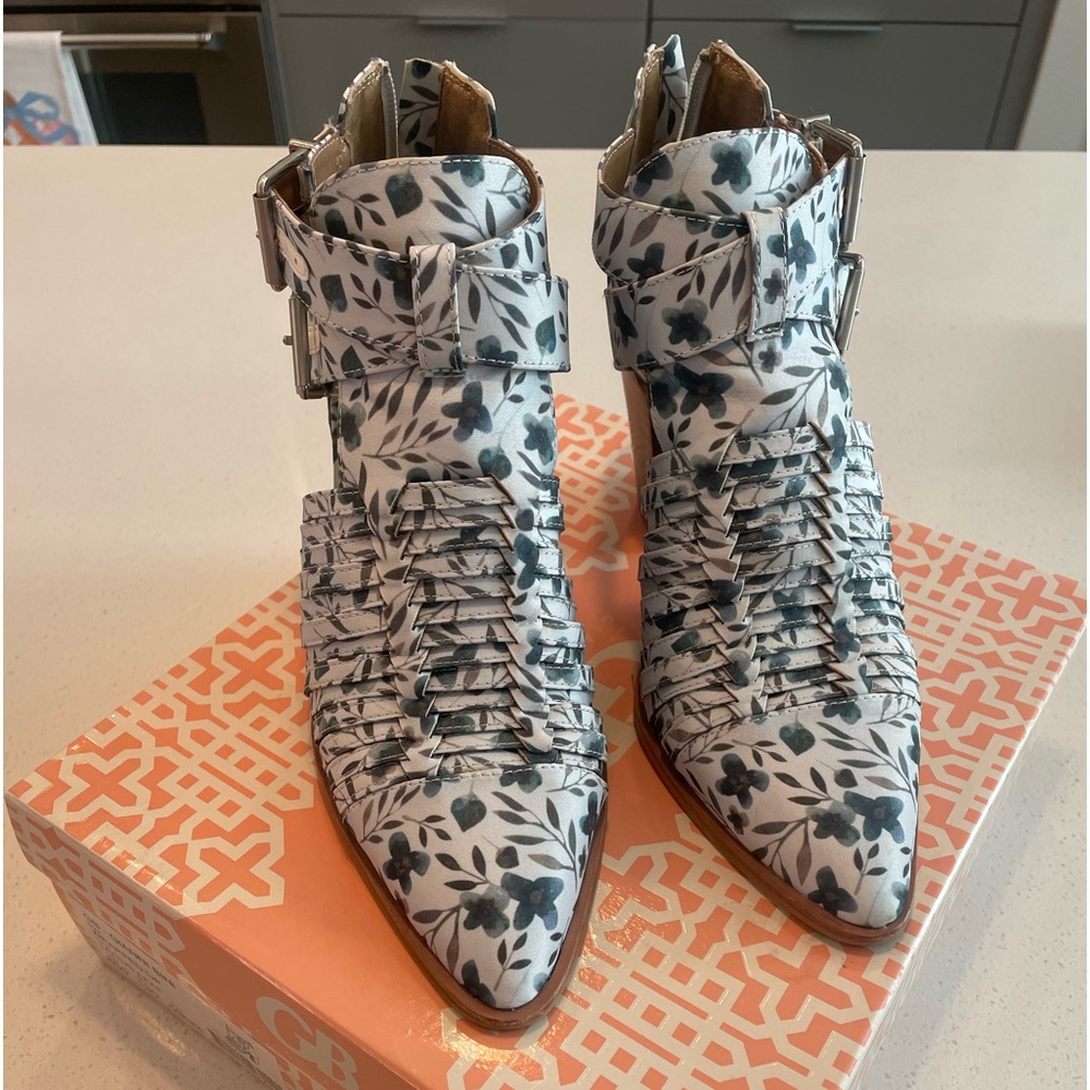 Gianni Bini Woman Booties